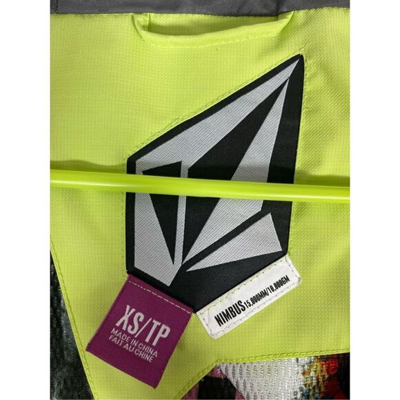 Volcom snowboarding jacket - Picture 14 of 16